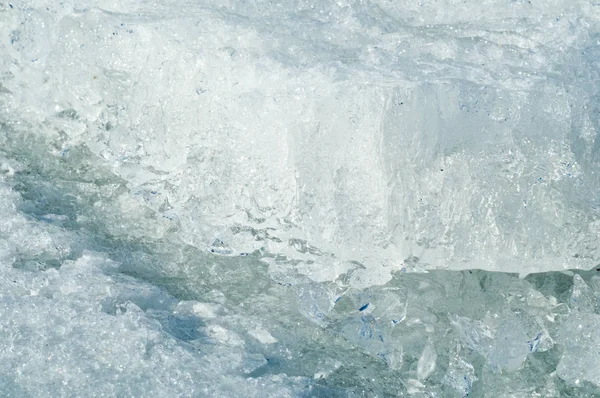 doku. buz. Donmuş buz Nehri üzerinde.