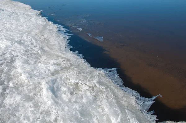 Inondazioni Primaverili Acqua Ghiacciata Inizio Primavera Sul Fiume Russia Tatarstan — Foto Stock