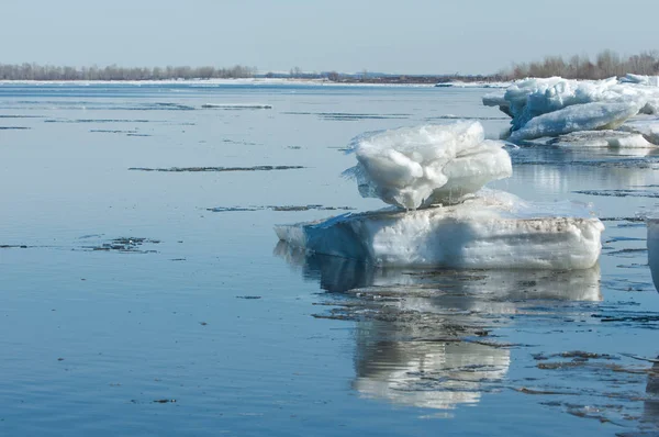 Inondazioni Primaverili Acqua Ghiacciata Inizio Primavera Sul Fiume Russia Tatarstan — Foto Stock