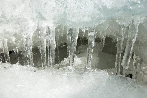 doku. buz. Donmuş buz Nehri üzerinde.