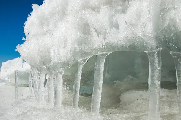 doku. buz. Donmuş buz Nehri üzerinde.