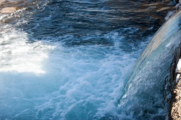 Eau Courante Dans Une Petite Rivière Début Printemps Scène Printemps — Photo