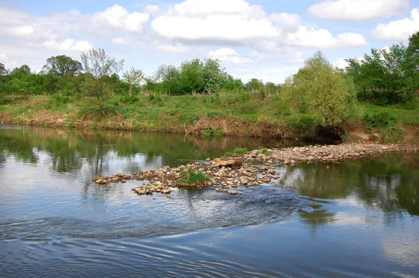 Bahar Nehri,, ağaç bahar güneş büyür..