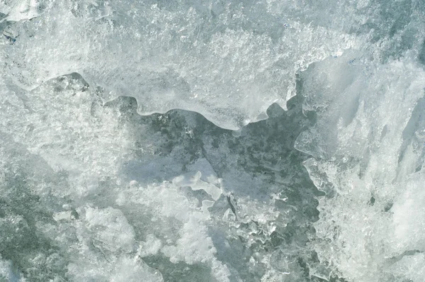 doku. buz. Donmuş buz Nehri üzerinde.