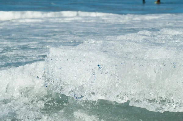 doku. buz. Donmuş buz Nehri üzerinde.
