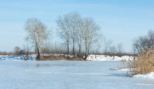 Bevroren Meer Het Voorjaar Voorjaar Ijs — Stockfoto