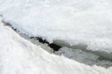 doku. buz. Donmuş buz Nehri üzerinde.