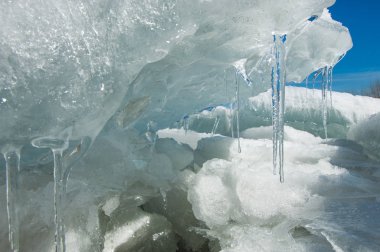 doku. buz. Donmuş buz Nehri üzerinde.