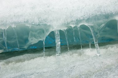 doku. buz. Donmuş buz Nehri üzerinde.
