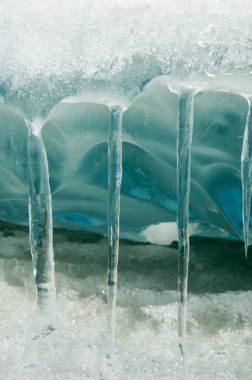 doku. buz. Donmuş buz Nehri üzerinde.