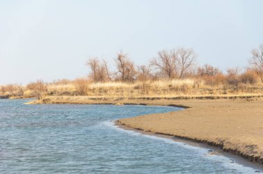 nehir bahar. bahar Nehri Orta Asya'da. Kazakistan bozkır nehir Semirechye. 