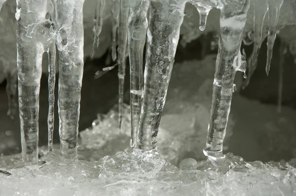 doku. buz. Donmuş buz Nehri üzerinde.
