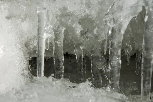 doku. buz. Donmuş buz Nehri üzerinde.