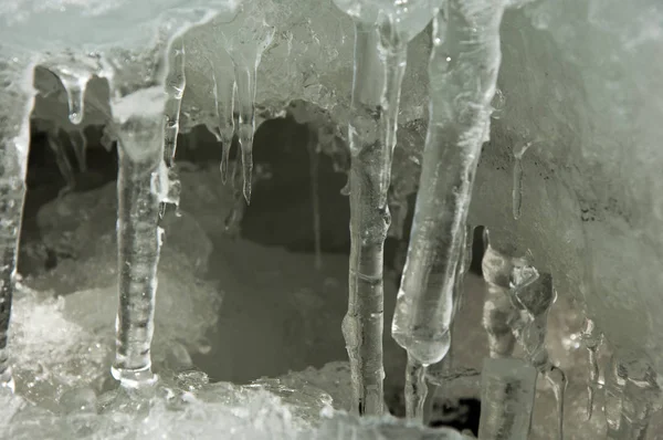 doku. buz. Donmuş buz Nehri üzerinde.