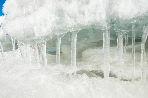 doku. buz. Donmuş buz Nehri üzerinde.