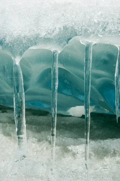 doku. buz. Donmuş buz Nehri üzerinde.