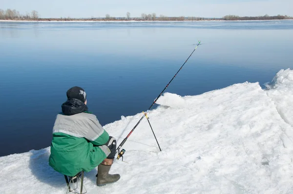 River Flood Fishermen Torn River Ice Fishermen River Last Ice — Stock Photo, Image