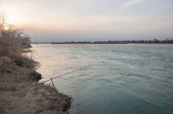 nehir bahar. bahar Nehri Orta Asya'da. Kazakistan bozkır nehir Semirechye. 