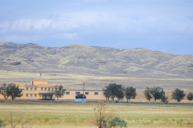 Woodless, zavallı nemi ve genellikle düz ile kuru iklim bölgesinde otsu bitki örtüsü bozkır. çayır, veld, veldt