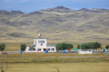 Woodless, zavallı nemi ve genellikle düz ile kuru iklim bölgesinde otsu bitki örtüsü bozkır. çayır, veld, veldt