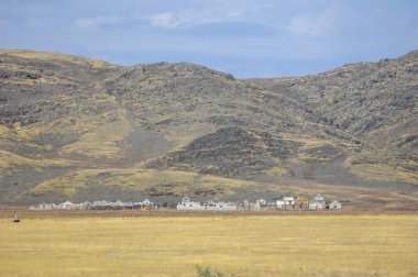 Woodless, zavallı nemi ve genellikle düz ile kuru iklim bölgesinde otsu bitki örtüsü bozkır. çayır, veld, veldt