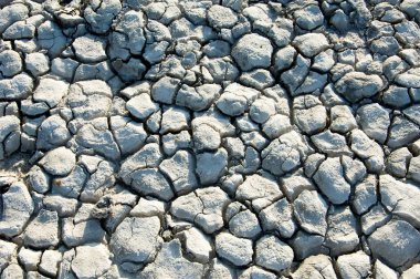 Yere çatlaklar. kuraklık. toprak erozyonu, kırık doku. Kuru kırık zemin. 