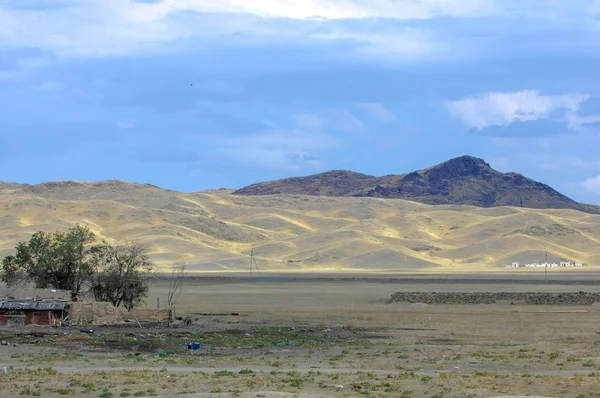 Sonbahar manzara, bozkır Dağları ile. çayır, veld, veldt. otlak, açık, ekilmemiş ülke veya otlak geniş bir açık alan