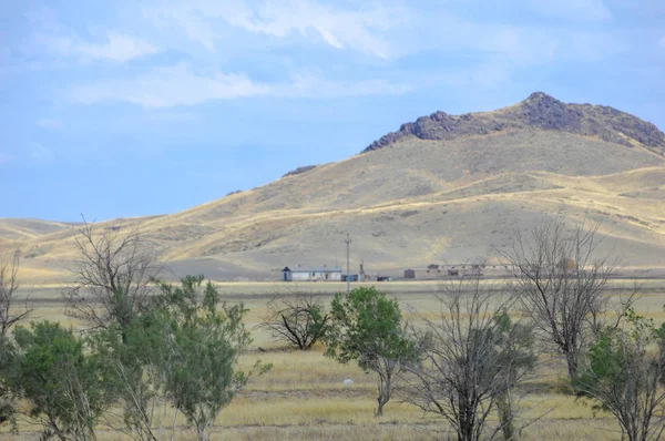 Sonbahar manzara, bozkır Dağları ile. çayır, veld, veldt. otlak, açık, ekilmemiş ülke veya otlak geniş bir açık alan