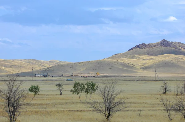 Sonbahar manzara, bozkır Dağları ile. çayır, veld, veldt. otlak, açık, ekilmemiş ülke veya otlak geniş bir açık alan