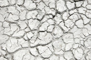Yere çatlaklar. kuraklık. toprak erozyonu, kırık doku. Kuru kırık zemin. 