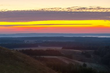 huş ağacı orman manzaralı dağ (gündoğumu gün batımında üzerinden)