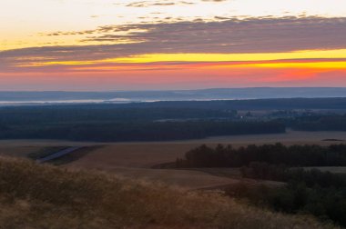 huş ağacı orman manzaralı dağ (gündoğumu gün batımında üzerinden)