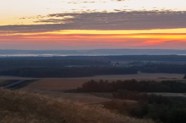 huş ağacı orman manzaralı dağ (gündoğumu gün batımında üzerinden)