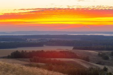 huş ağacı orman manzaralı dağ (gündoğumu gün batımında üzerinden)