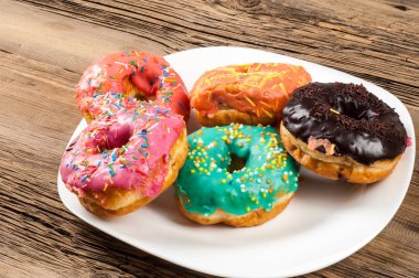 halka, hamur-çocuk, sinker, israf. genellikle bir top ya da halka şeklinde şekerli hamur küçük kızarmış kek.