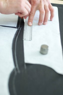 İşleri terzi. Usta, Ütü dikiş uzmanı, Giydir