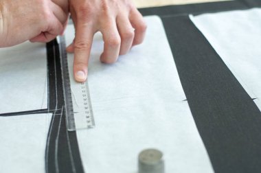 İşleri terzi. Usta, Ütü dikiş uzmanı, Giydir