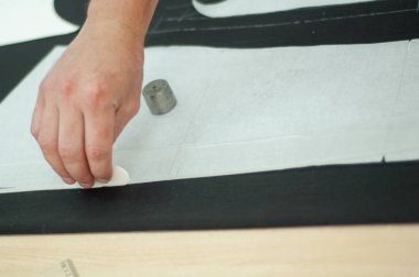 İşleri terzi. Usta, Ütü dikiş uzmanı, Giydir