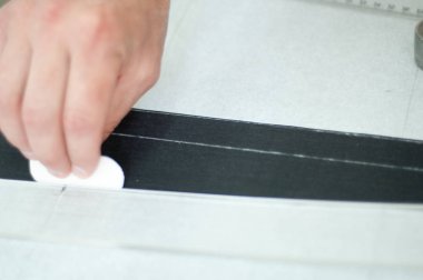 İşleri terzi. Usta, Ütü dikiş uzmanı, Giydir