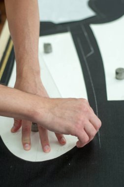 İşleri terzi. Usta, Ütü dikiş uzmanı, Giydir