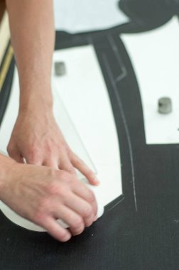 İşleri terzi. Usta, Ütü dikiş uzmanı, Giydir