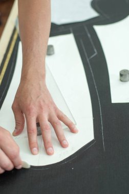 İşleri terzi. Usta, Ütü dikiş uzmanı, Giydir