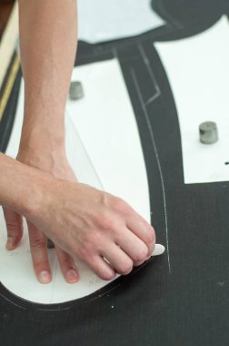 İşleri terzi. Usta, Ütü dikiş uzmanı, Giydir