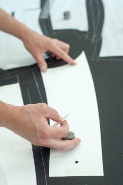 İşleri terzi. Usta, Ütü dikiş uzmanı, Giydir