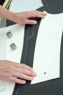 İşleri terzi. Usta, Ütü dikiş uzmanı, Giydir