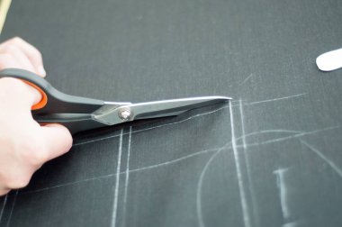 İşleri terzi. Usta, Ütü dikiş uzmanı, Giydir