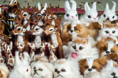 Çocuk oyuncakları ile hayvan kürk yapılan