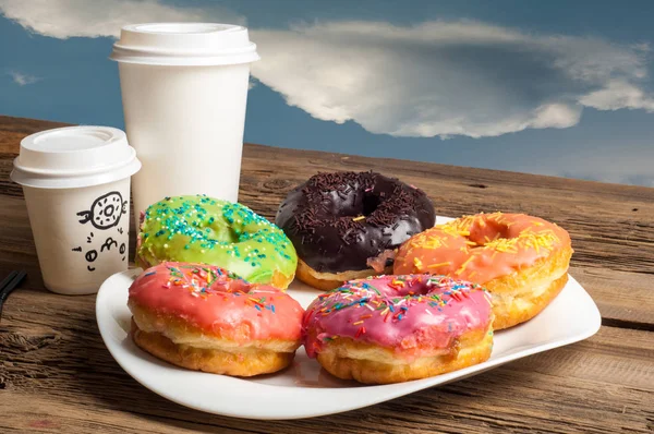 halka, hamur-çocuk, sinker, israf. genellikle bir top ya da halka şeklinde şekerli hamur küçük kızarmış kek.