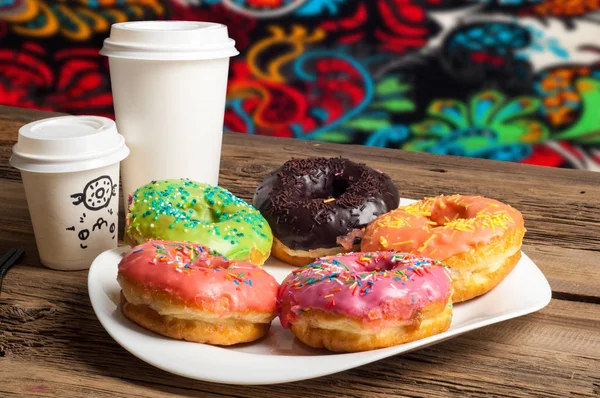 halka, hamur-çocuk, sinker, israf. genellikle bir top ya da halka şeklinde şekerli hamur küçük kızarmış kek.