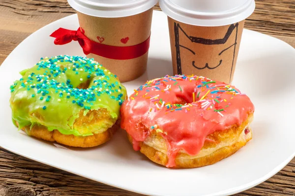 halka, hamur-çocuk, sinker, israf. genellikle bir top ya da halka şeklinde şekerli hamur küçük kızarmış kek.